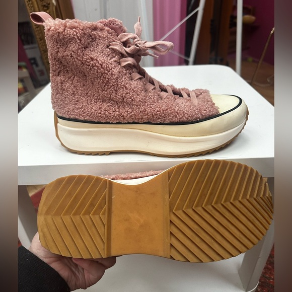 Steve Madden Pink Fuzzy Converse Sneaker size 10 - Picture 7 of 7